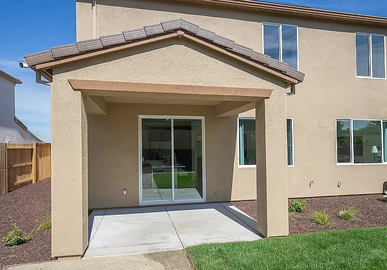 999 Lost Creek Ranch Dr — Photo 2