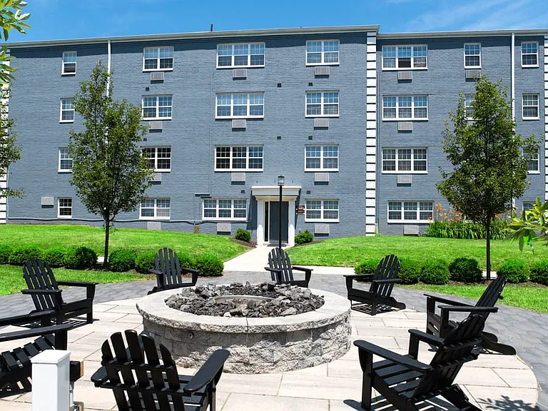Chestnut Hill Village Apartments — Photo 17