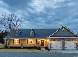 112 Cheraw Ln, Flat Rock, NC 28731