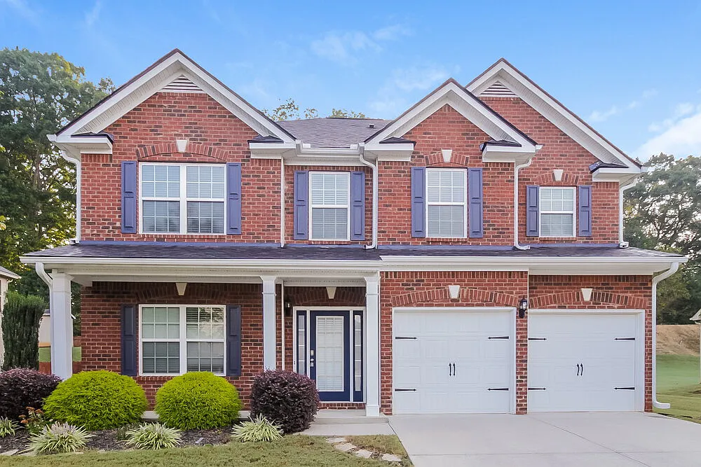4 bed, 3.0 bath, 2586 sqft, $3,640 — Photo 1