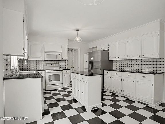 5th image of 23 Copper Beech Rd