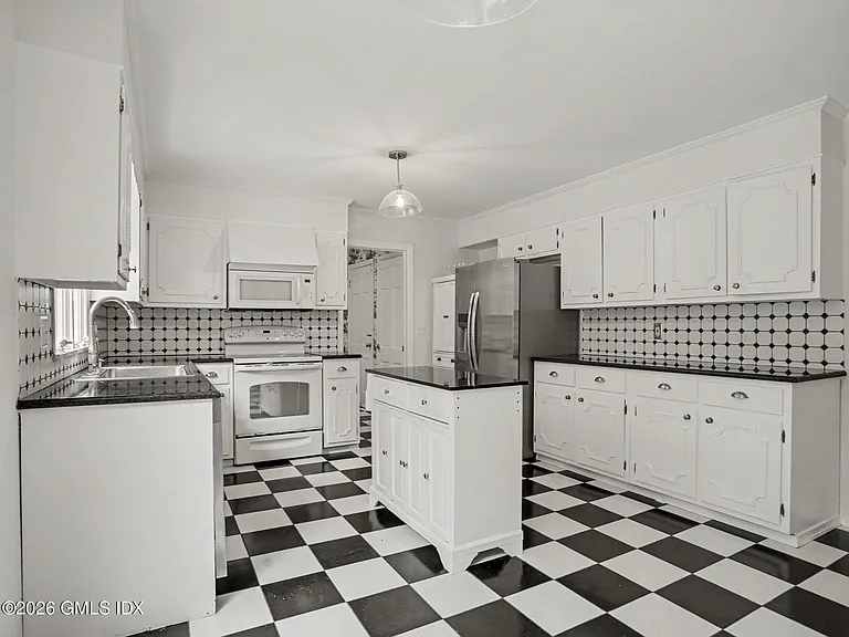 23 Copper Beech Rd — Photo 5