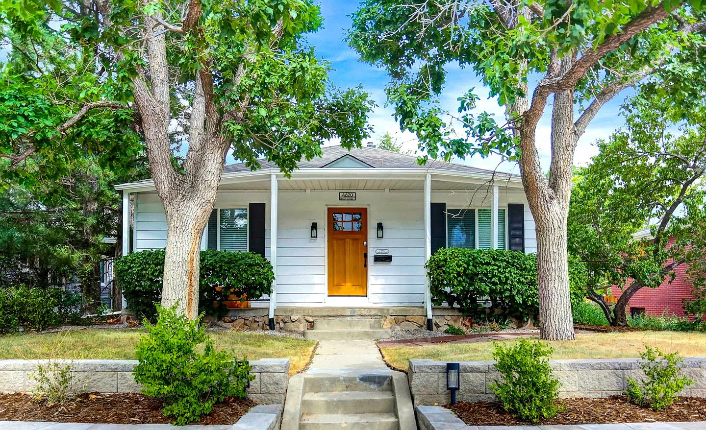 Elegant Sunnyside home with covered patio by Rocky Mtn Lake Park — Photo 1