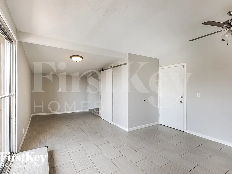 4144 E Almeria Rd — Photo 8