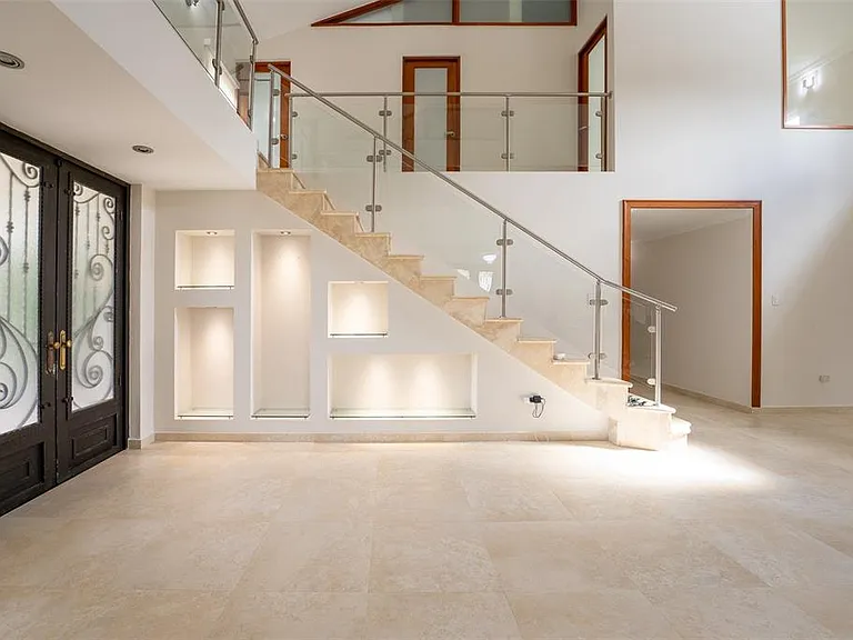 254 Sabanera — Photo 2