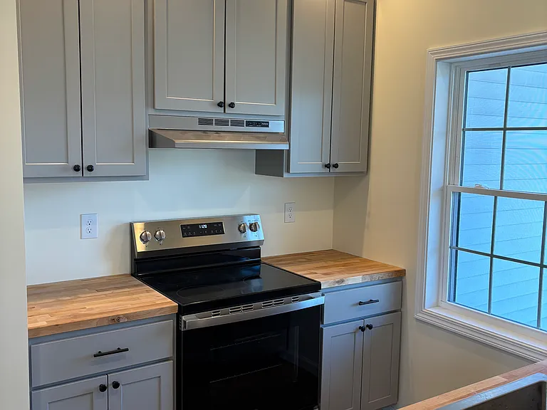 211 E Enfield Center Rd — Photo 11