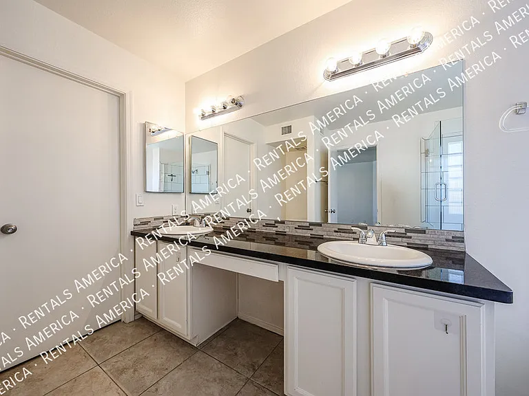 2361 W Myrtle Dr — Photo 22