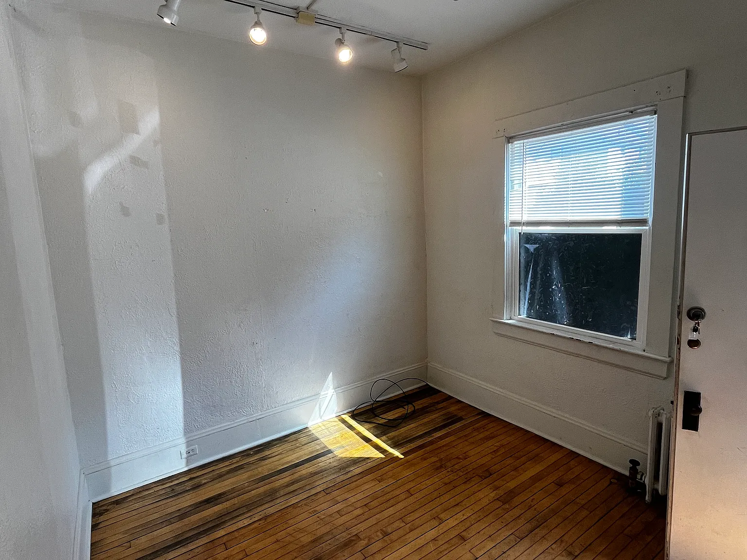 2 bed, 900 sqft, $1,300 — Photo 4