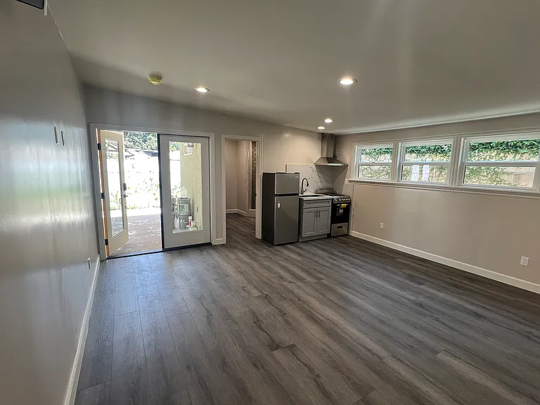 2432 S Primrose Ave #B — Photo 3