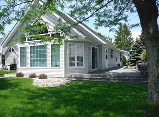 217 Bayshore Dr, Houghton Lake, MI 48629
