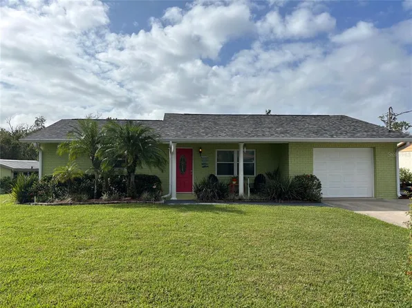 13408 Country Club Dr, Tavares, FL 32778