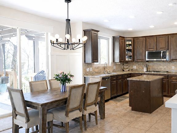 5th image of 1503 Daylily Cir