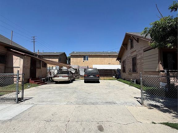 4th image of 5526 Compton Ave