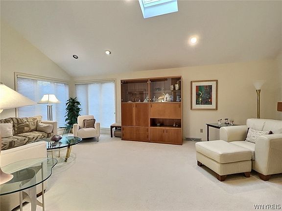 3rd image of 115 Randwood Dr