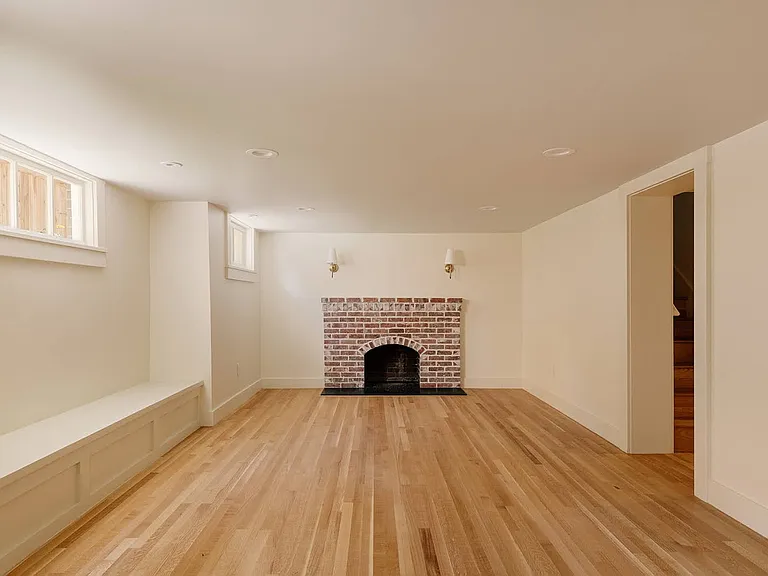 2081 Bellaire St — Photo 32