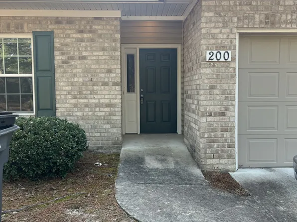 200 Holly Pines Dr, Pinehurst, NC 28374