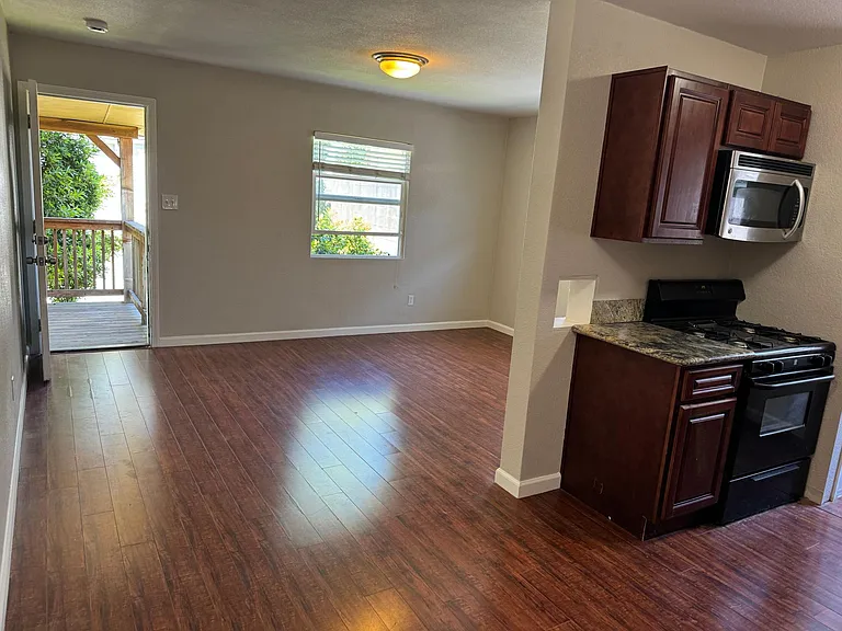 1808 D St #G — Photo 10