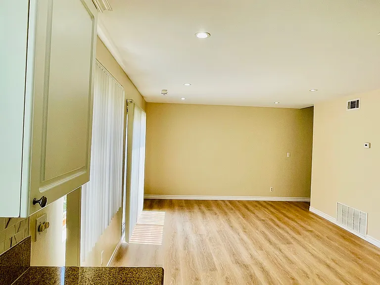 2104 Raymond Ave — Photo 23