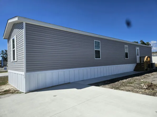 553 Suwanee Dr #2144, North Fort Myers, FL 33917