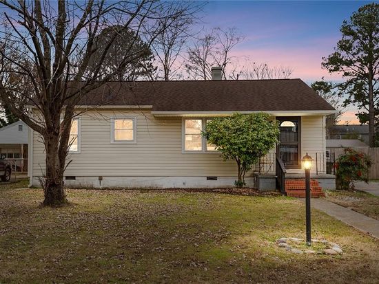 32 Woodbury Forrest Dr, Hampton, VA 23666
