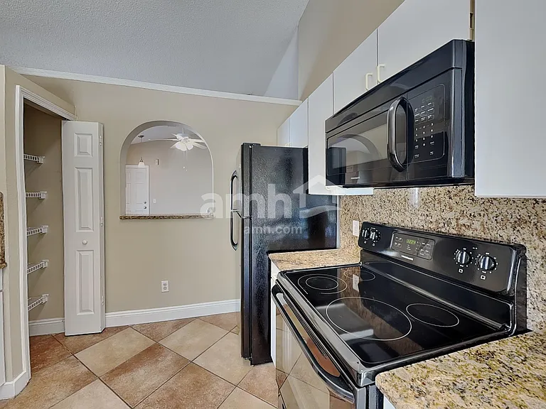 10122 Richardson Ct — Photo 3