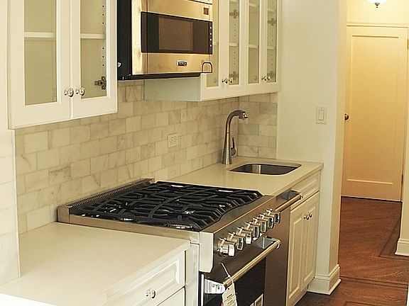 3rd image of 215 E 80th St APT 9K