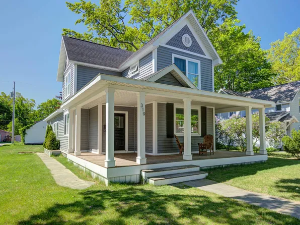 319 W 8th St, Traverse City, MI 49684
