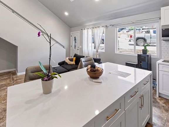3rd image of 880 La Terraza Blvd Unit 3