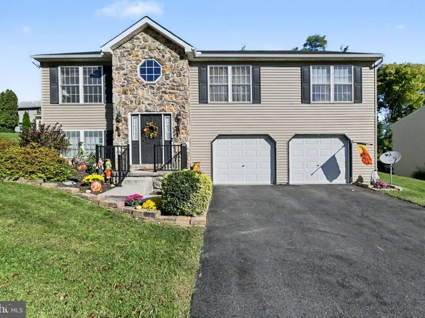 1330 Fox Hollow Dr, Harrisburg, PA 17113