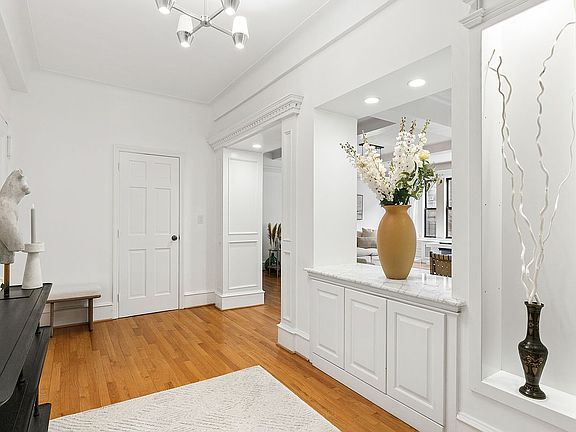 4th image of 825 W End Ave #7-D