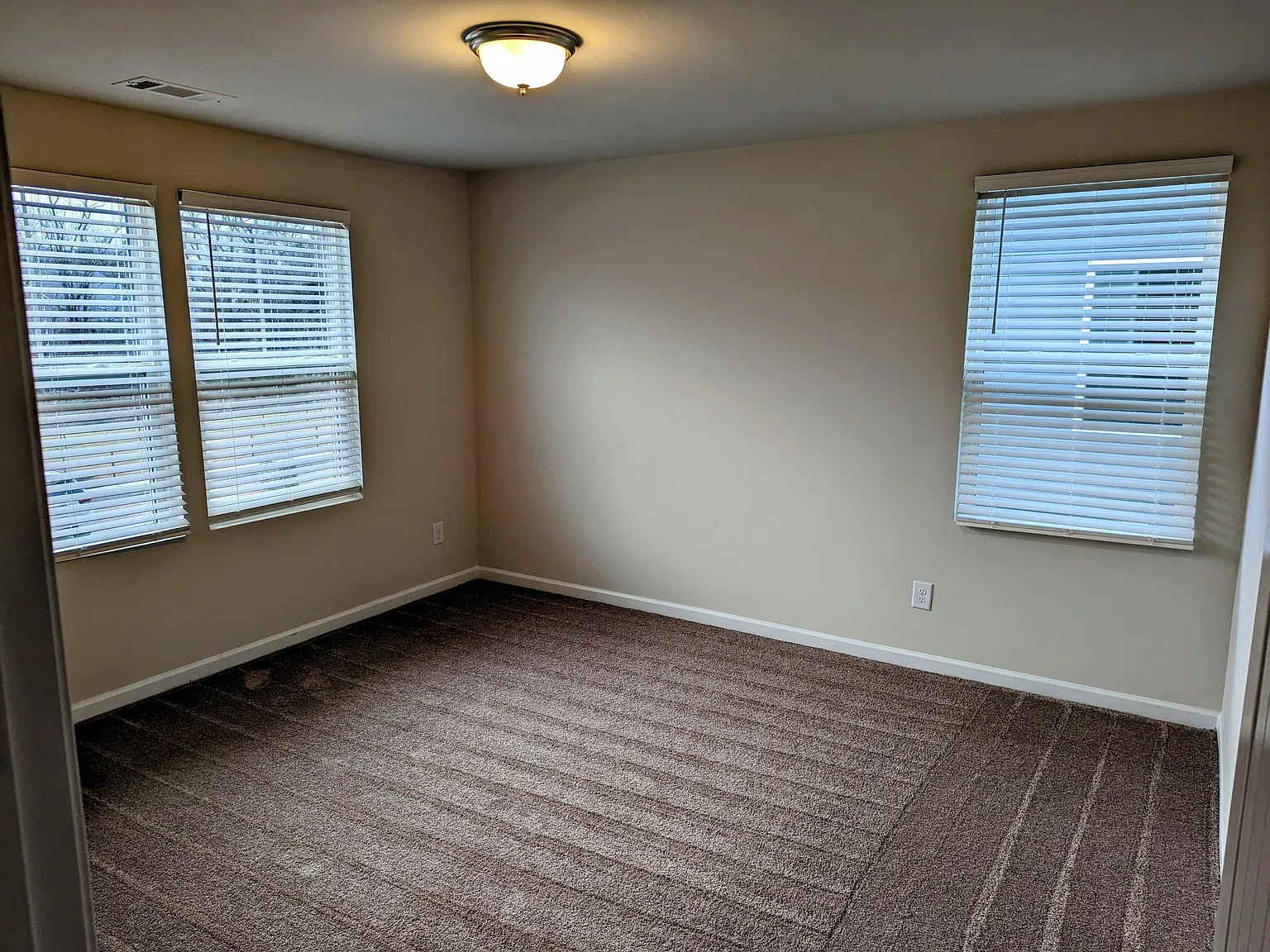 534 Medwyk Drive - 534 — Photo 4