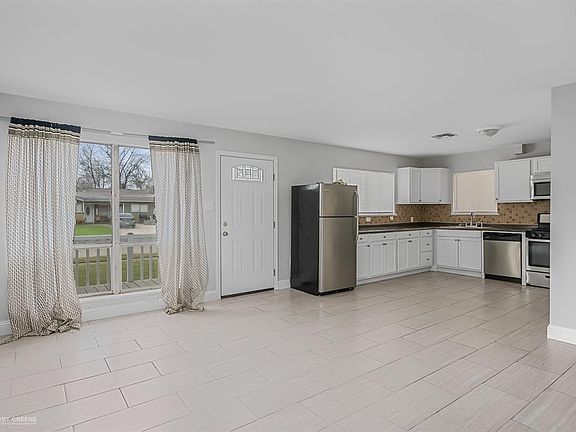 3rd image of 1360 Anita St