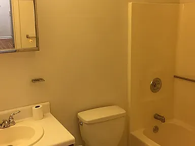 Twin Oaks Apartments — Photo 15