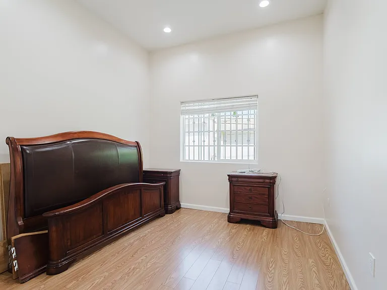 833 E Verdugo Ave — Photo 20