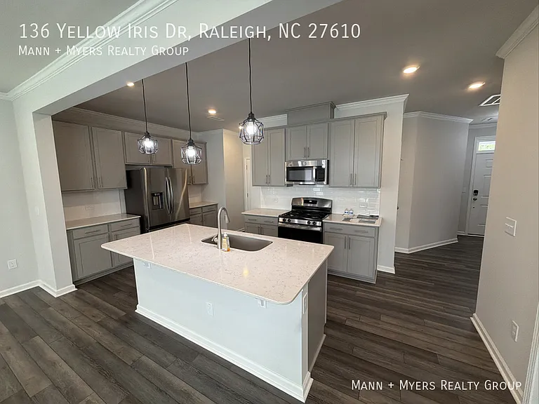 136 Yellow Iris Dr — Photo 3