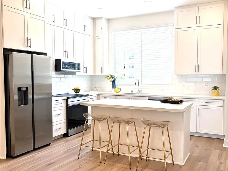 7268 Ellington Dr — Photo 4