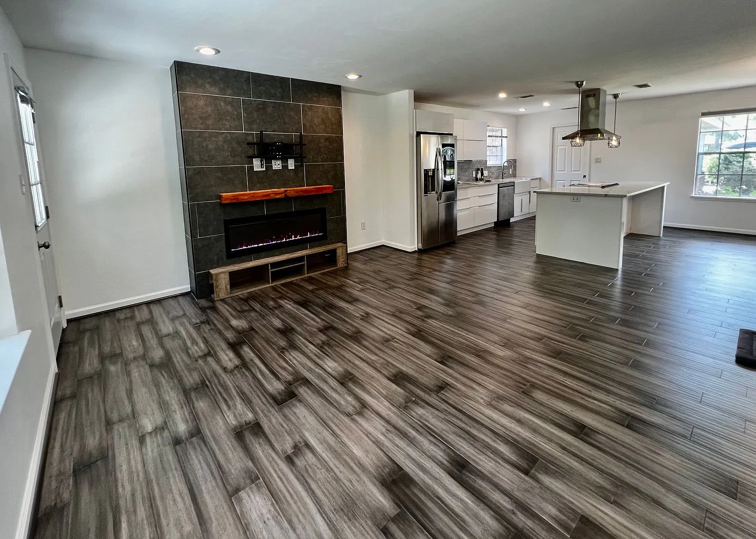 3 bedroom 2 bath home located in Sea Gate Subdivision — Photo 4