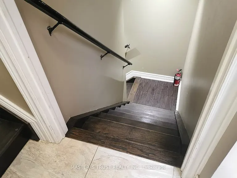 16 Lady Gwillim Ave #BASEMENT — Photo 4