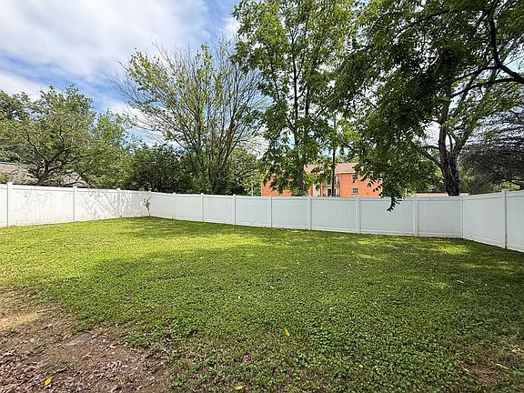 5th image of 75 Idlewood Blvd