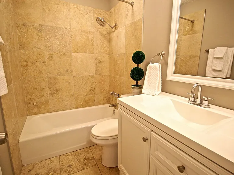 Plaza 44 Apartments — Photo 28