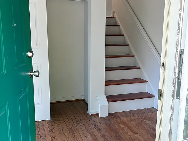 610 Brentwood Ct — Photo 3