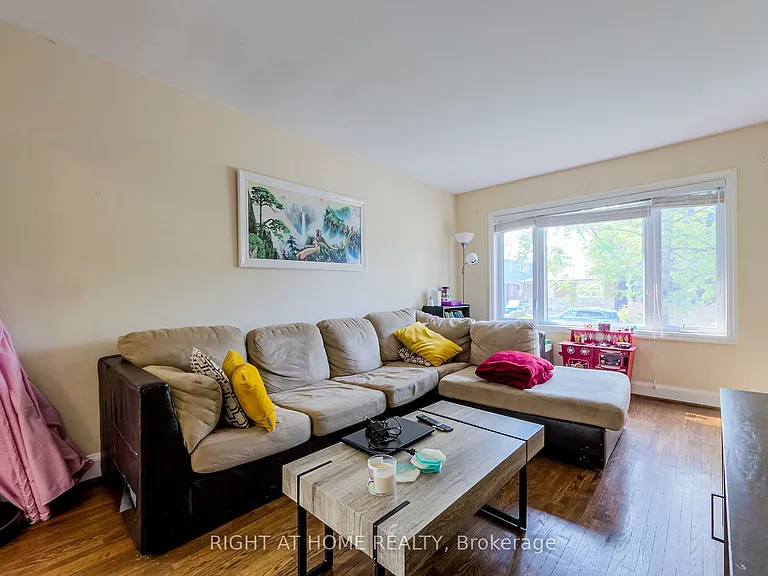 32 Florens Ave — Photo 7