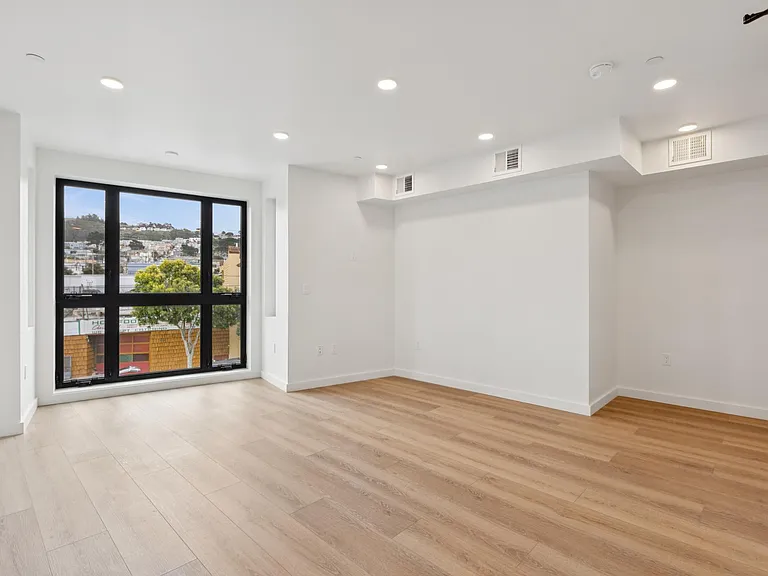 5616 Mission St #2A — Photo 3