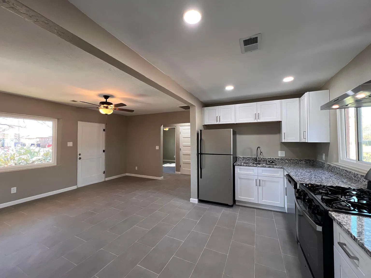 3 bed, 1200 sqft, $1,900 — Photo 3