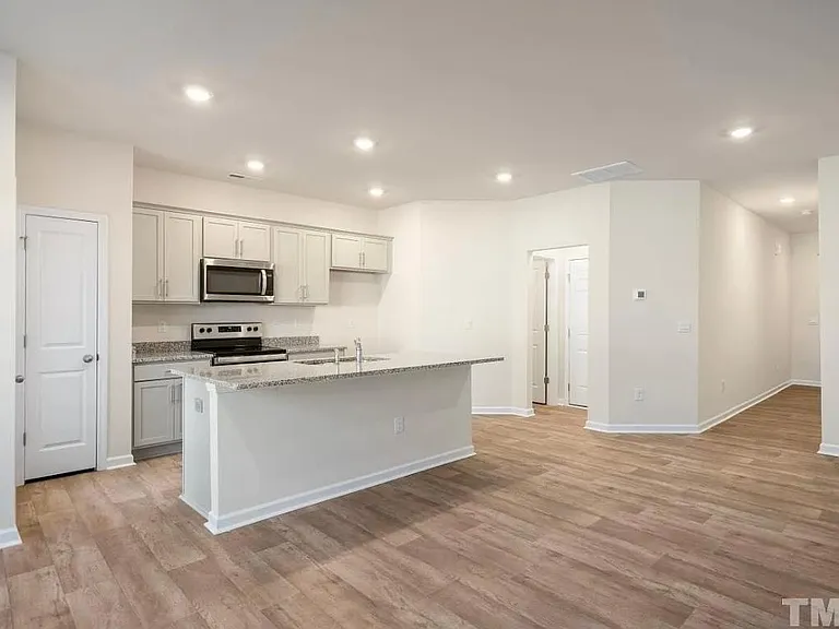 1400 Gracie Ln — Photo 3