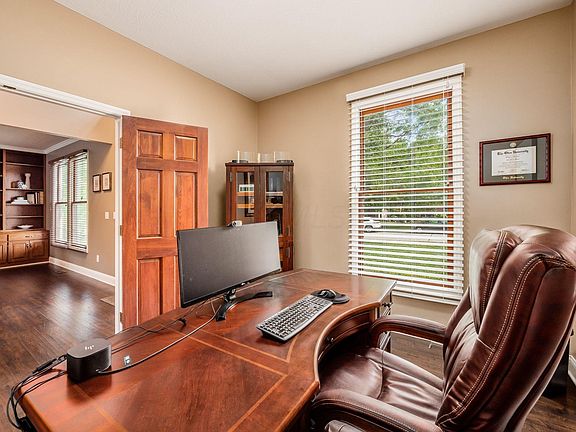 5th image of 286 Woodsfield Ct
