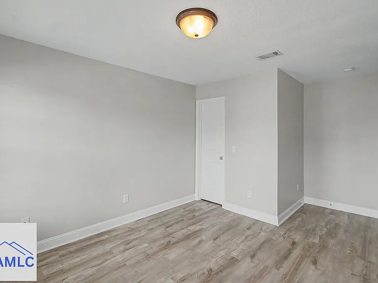 624 Amhearst Row — Photo 24