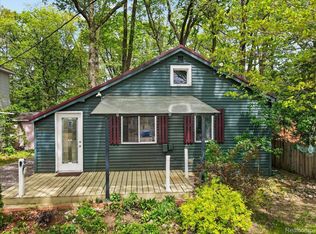 2086 Miles Rd, Lapeer, MI 48446