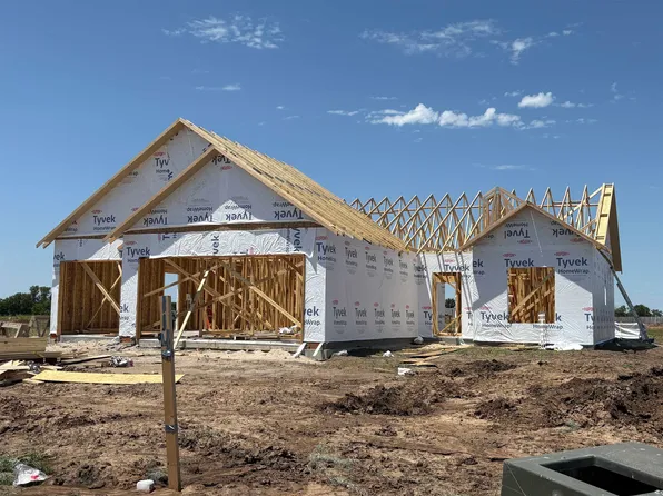 114 E Hickam St, Derby, KS 67037