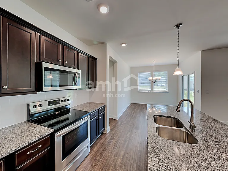421 Tributary Ln — Photo 3